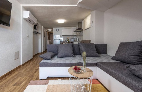Petrcane Apartment | Nice apartment in Petrcane with WiFi