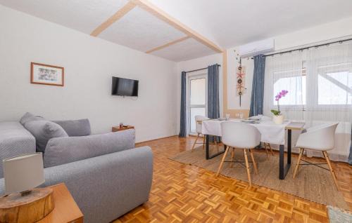 Stinica Apartment | Nice Apartment In Stinica