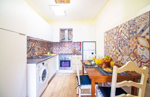 Mem Moniz House | Nice apartment in villa for 3 guests with WIFI, A/C, pool, TV and terrace