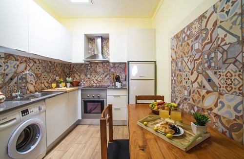 Mem Moniz House | Nice apartment in villa for 3 guests with WIFI, A/C, pool, TV and terrace