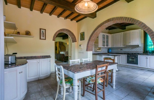 Fucecchio Villa | Nice apartment in villa for 15 people with hot tub, private pool, A/C, WIFI, TV and pets allowed