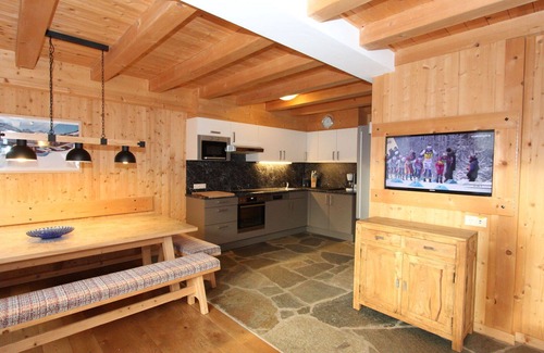 Tux House | Nice apartment in villa for 9 people with WIFI, TV and terrace