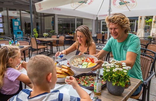 Belfeld House | Nice apartment in villa for 4 guests with WIFI, pool, TV and terrace