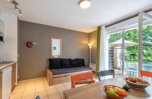 Saumur House | Nice apartment in villa for 6 people with internet, pool, TV, terrace and pets allowed