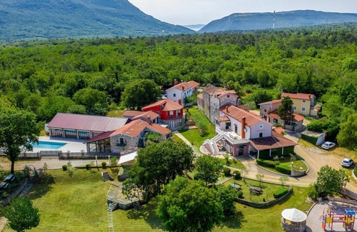 Krsan Villa | Nice apartment in villa for 6 people with WIFI, A/C, pool, TV, patio and pets allowed