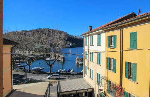 Laveno Apartment | Nice apartment for 4 people with WIFI, TV, balcony and pets allowed
