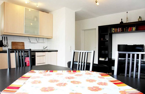 Zollstock Apartment | Nice, centrally located apartments in Cologne, streetcar stop in front of the door.