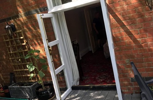 Rostrevor House | Nice double room and bathroom with own door access