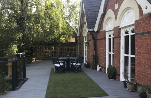 Rostrevor House | Nice double room and bathroom with own door access