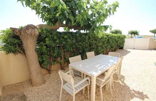 Portiragnes-Plage Apartment | Nice flat with air conditioning for 5 people,south exposed, Wifi, 10m away from the beach of.