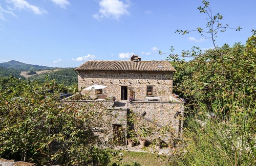 Apecchio House | Nice home in Apecchio -PU-