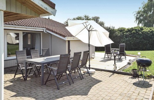 Hvidbjerg Strand House | Nice home in Børkop with kitchen