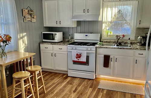 Duluth House | Nice home in Duluth near Superior trail and everything else.