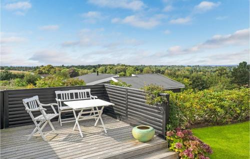 Ordrup House | Nice Home In Fårevejle With Kitchen