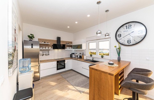 Kastel Kambelovac House | Nice home in Kastel Kambelovac