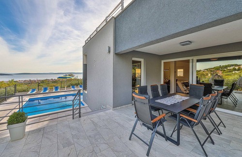 Kastel Kambelovac House | Nice home in Kastel Kambelovac