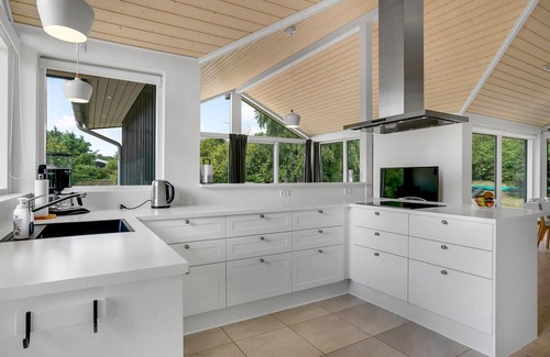 Kulhuse House | Nice home in Jægerspris with kitchen