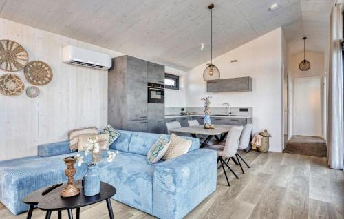 Kerkdriel House | Nice Home In Kerkdriel With Lake View