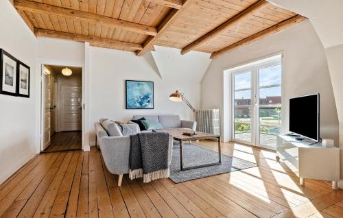Logstor House | Nice Home In Løgstør With Wifi