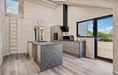 Skaven Strand House | Nice Home In Tarm With Wifi