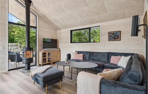 Skaven Strand House | Nice Home In Tarm With Wifi