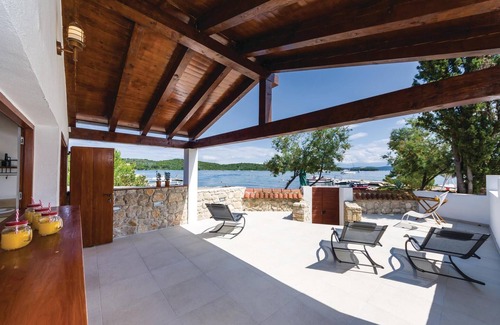 Zdrelac House | Nice home in Zdrelac with sauna
