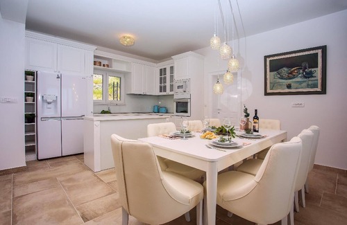 Mimice House | Nice House in Mimice with mountain view