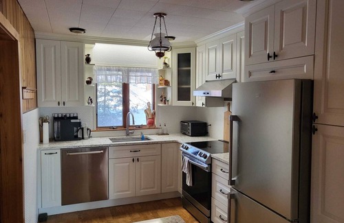 Hawley House | Nice house located in residential lake community, with modern amenities