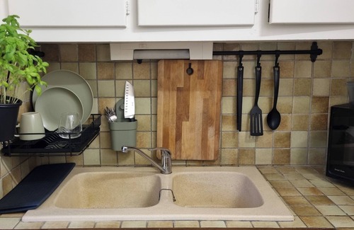 Avon Apartment | Nice, quiet apartment, train station 5 minutes away, ideal for families and groups of friends!