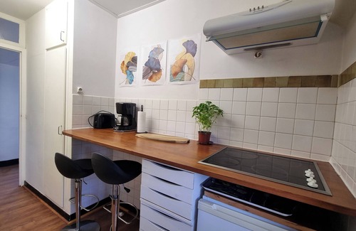 Avon Apartment | Nice, quiet apartment, train station 5 minutes away, ideal for families and groups of friends!