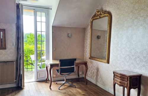 Avon Apartment | Nice, quiet apartment, train station 5 minutes away, ideal for families and groups of friends!