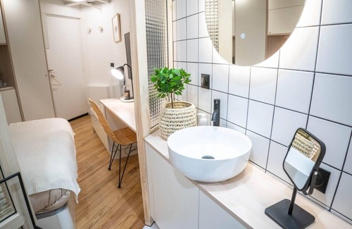 Puvis De Chavannes - Le Lycee Bed & Breakfast | Nice Room for 2 People - Foch-Parc Tête d'Or