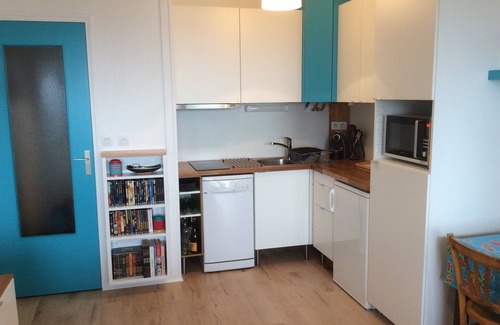 Parame Apartment | Nice sea view studio, beautiful balcony, wifi, 50 m beach and shops