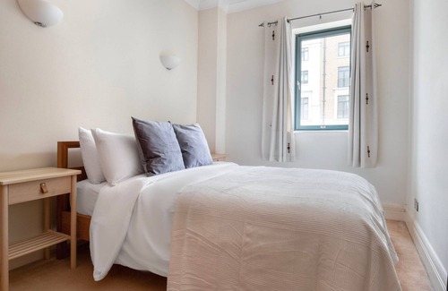 Bishop's Apartment | Nice South Bank 2BR w/ View of London Eye, nr Attractions, by Blueground