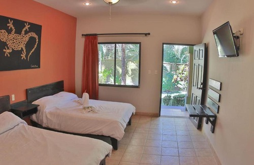 Potrero Hotel | Nicely priced hotel room with 2 beds in Potrero with pool - TV and AC
