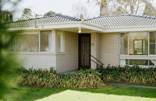 Bowral House | Nickle Cottage - your own little Bowral retreat!