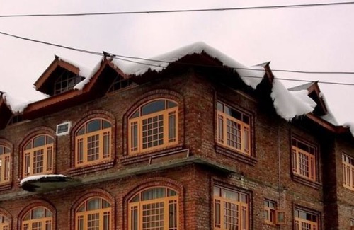 Nagin Bagh Hotel | Nigeen Heritage Houseboats