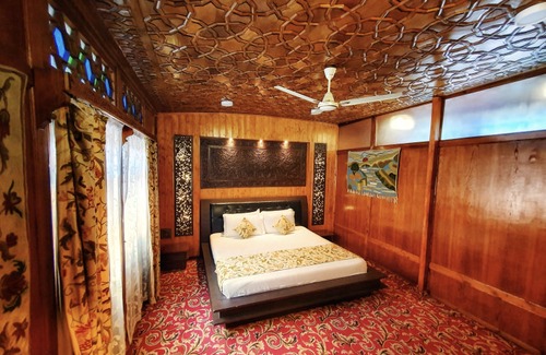 Nagin Bagh Hotel | Nigeen Heritage Houseboats