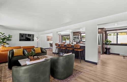 Ashwaubenon Apartment | NineSixFive Fieldhouse | Stadium · Arcades · Luxe
