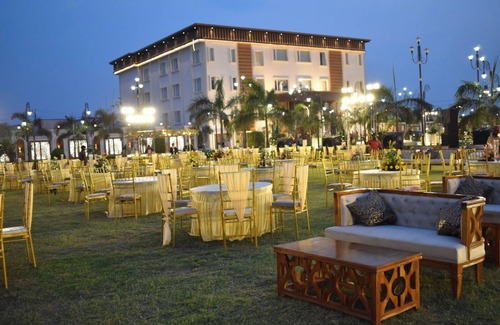 Gaya Resort | Nirvana Grand Hotel & Resort
