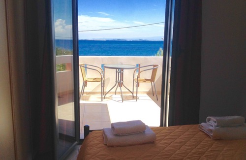 Skala Neon Kidonion House | Nitelli's Houses