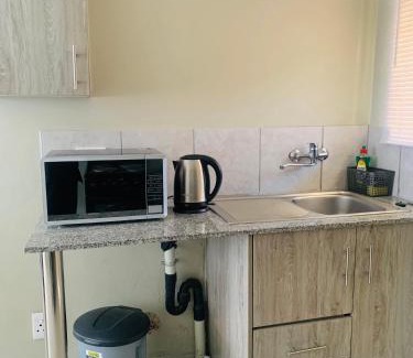 Katlehong Apartment | Nkosi's Oasis