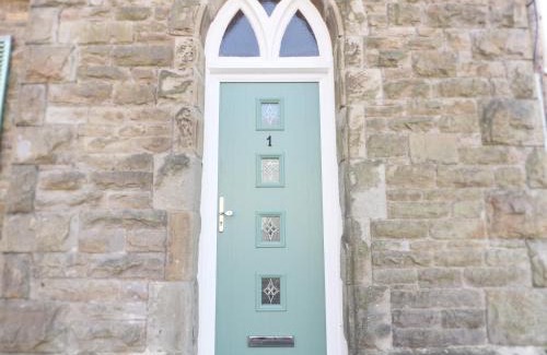 Crynant House | No 1 Church Cottages