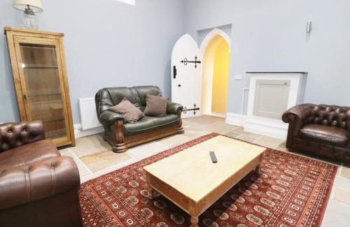 Crynant House | No 1 Church Cottages