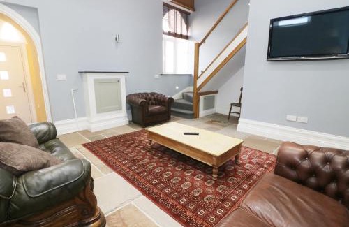 Crynant House | No 1 Church Cottages