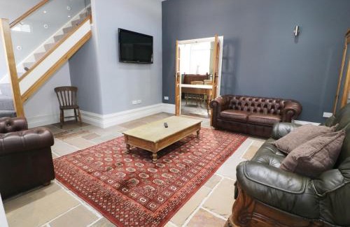 Crynant House | No 1 Church Cottages