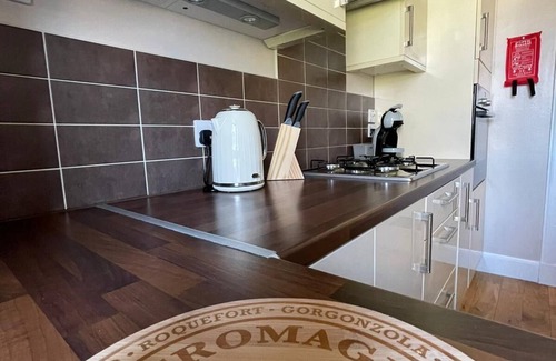 Inverness City Centre Apartment | No 10 - Immaculate top floor city centre two bed flat suitable for 4 guests.