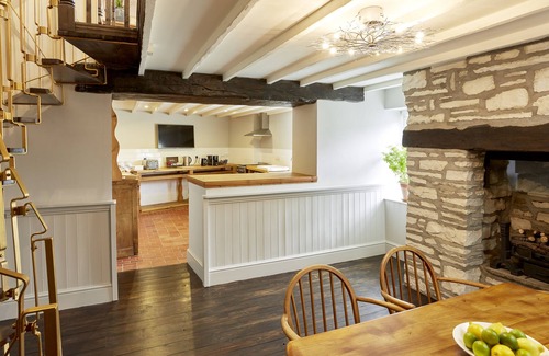 Abergavenny Cottage | No. 17 Cottage, adjacent to the Abergavenny Hotel