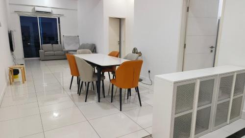 Bandar Puchong Jaya Apartment | No 17 The Sten Puchong IOI Mall