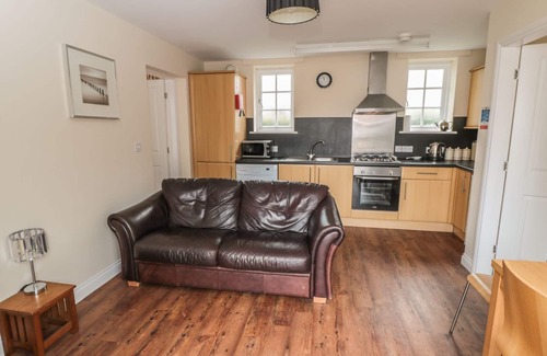 Scarborough Cottage | NO. 3 LOW HALL COTTAGES, pet friendly, with a garden in Scalby